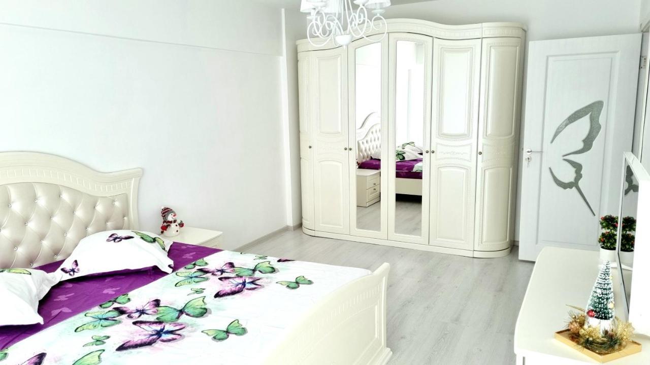 White Apartament, *